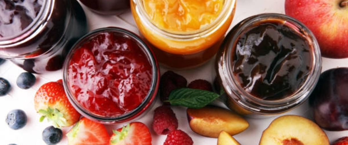  Des confitures gourmandes aux saveurs authentiques, préparées avec de délicieux fruits. Un petit goût de Bretagne à chaque cuillère !